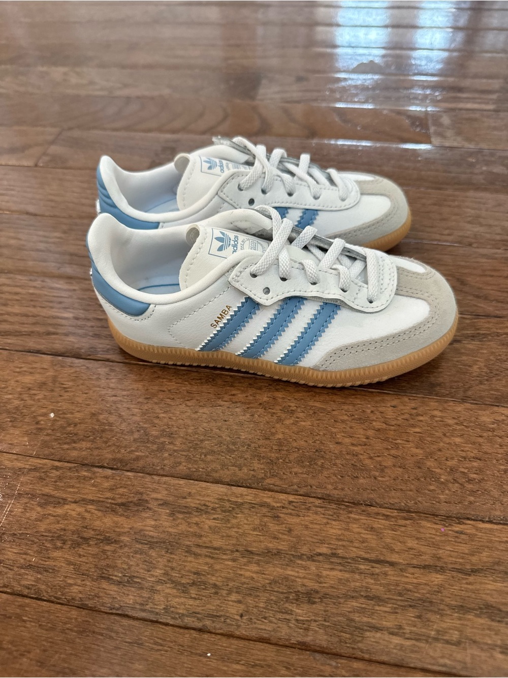 adidas Kids Samba OG Shoes in White & Light Blue - Picture 2 of 6